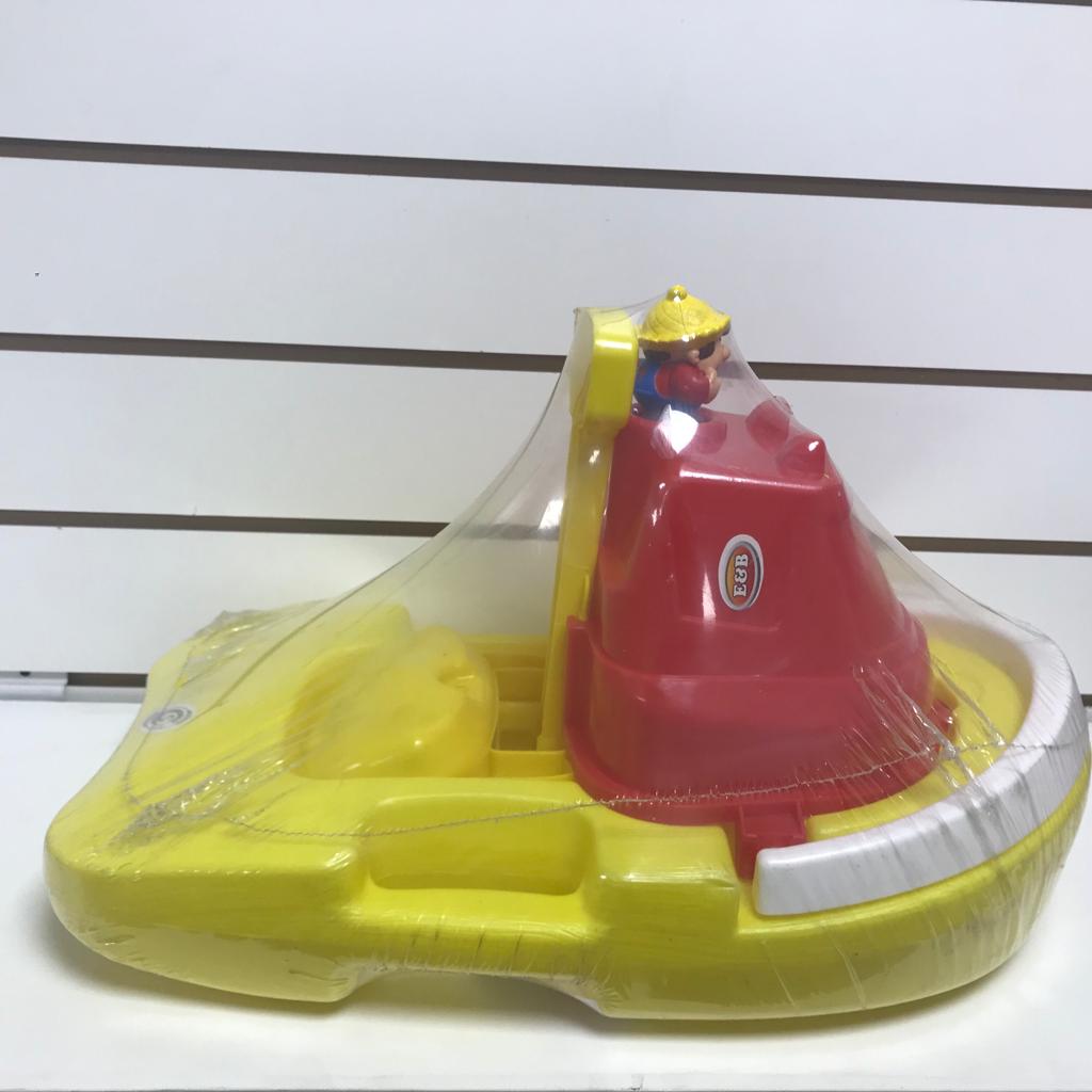 TINTI Y SU BARCO(incluye tabla, balde pala y muñeco) /fila 5/