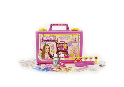 Valija Juliana diseño de uñas chica